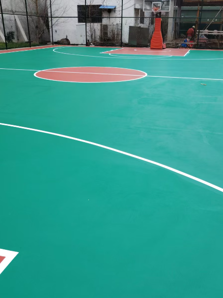 隆广镇 球场长期使用易出现地面开裂